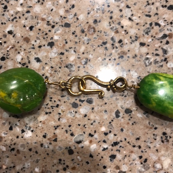 Green stone necklace - Picture 4 of 5